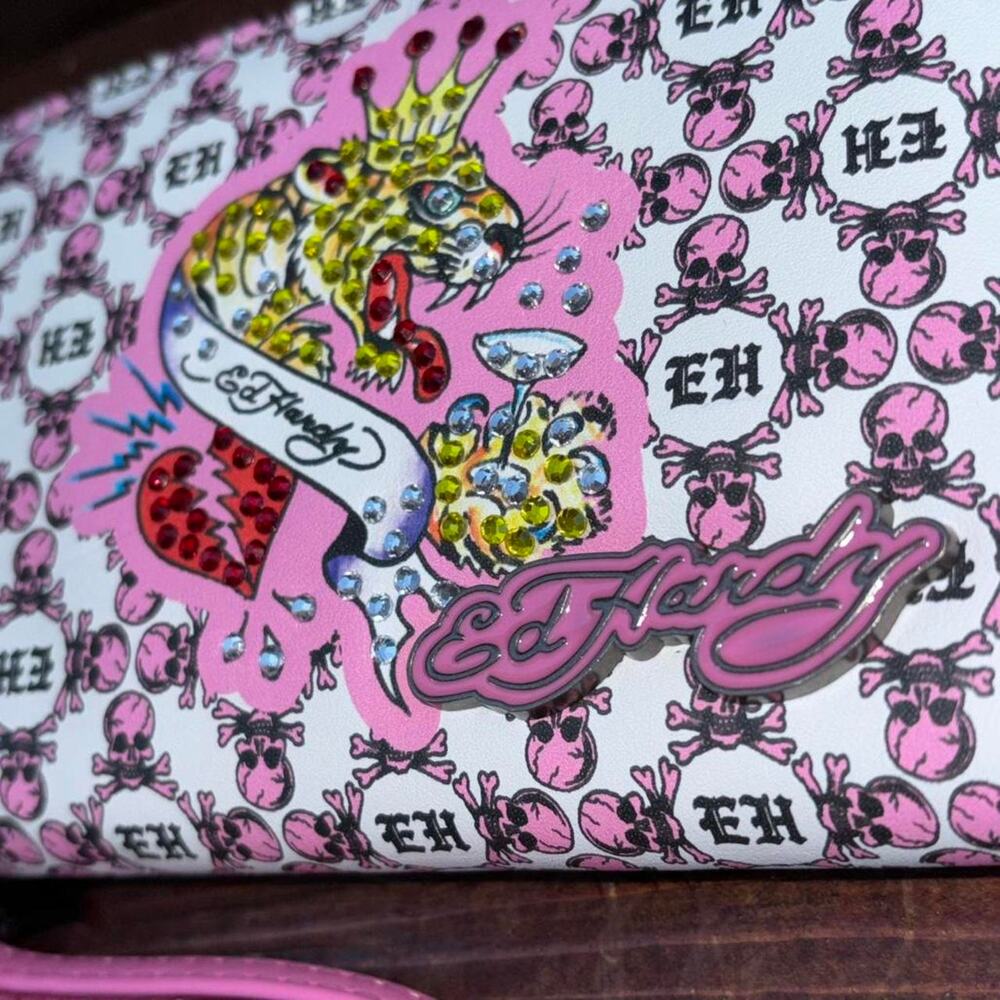 Ed hardy new pink wallet wristlet - Picture 4 of 6